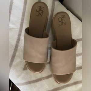 No Boundaries fashion lift slides